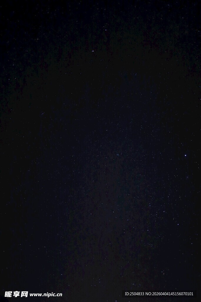 深邃夜空下的神秘星空