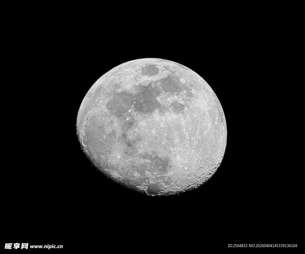 夜空中的皎洁明月