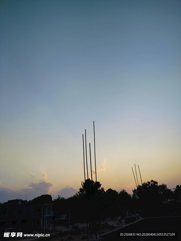 日落时分的火箭发射场地