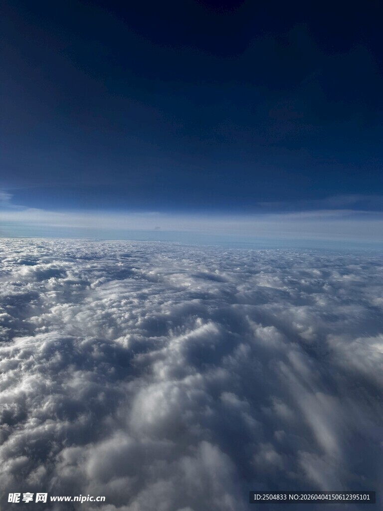 高空俯瞰云海壮丽景观