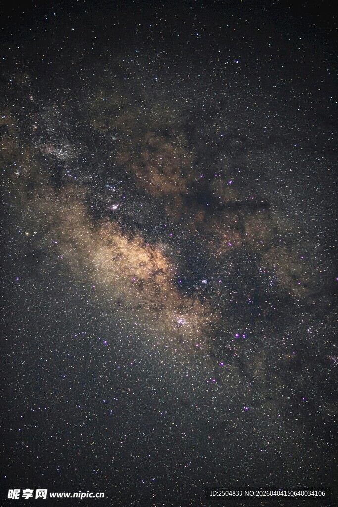 璀璨星空下的银河美景