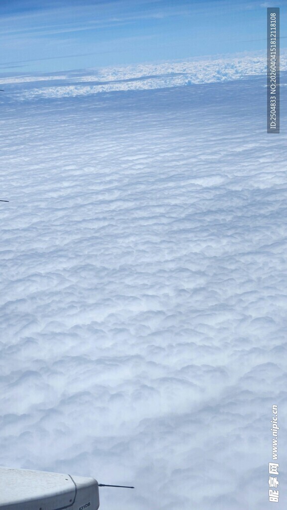 高空俯瞰云海壮丽景观