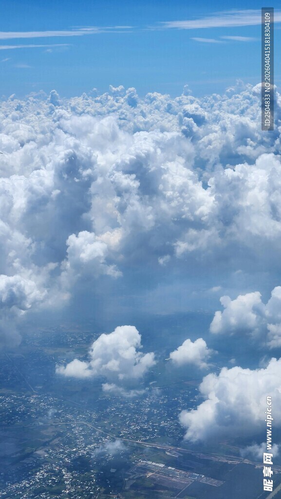 高空俯瞰壮丽云海景观