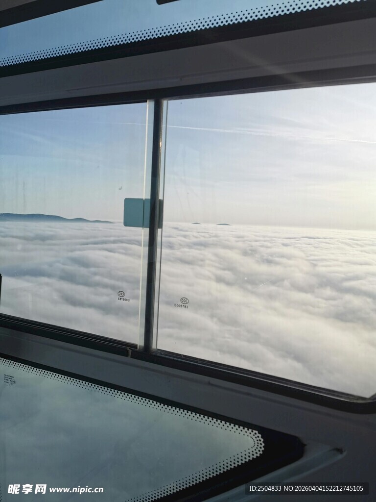 高空俯瞰云海景观