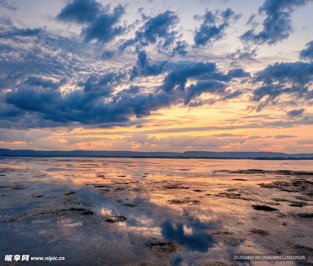 海边绝美日落天空倒影