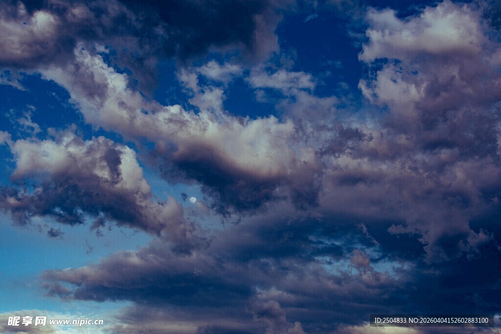 天空中的梦幻云朵