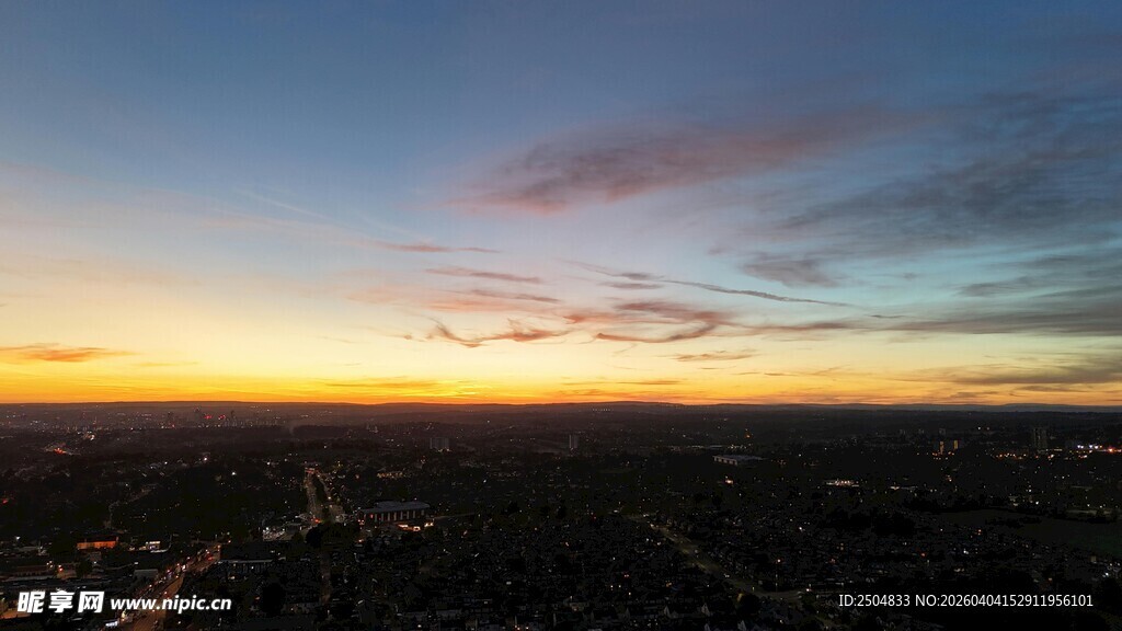 城市日出壮丽天际景观