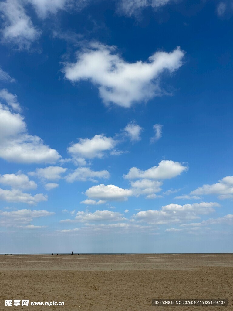 蓝天旷野 悠然天地间