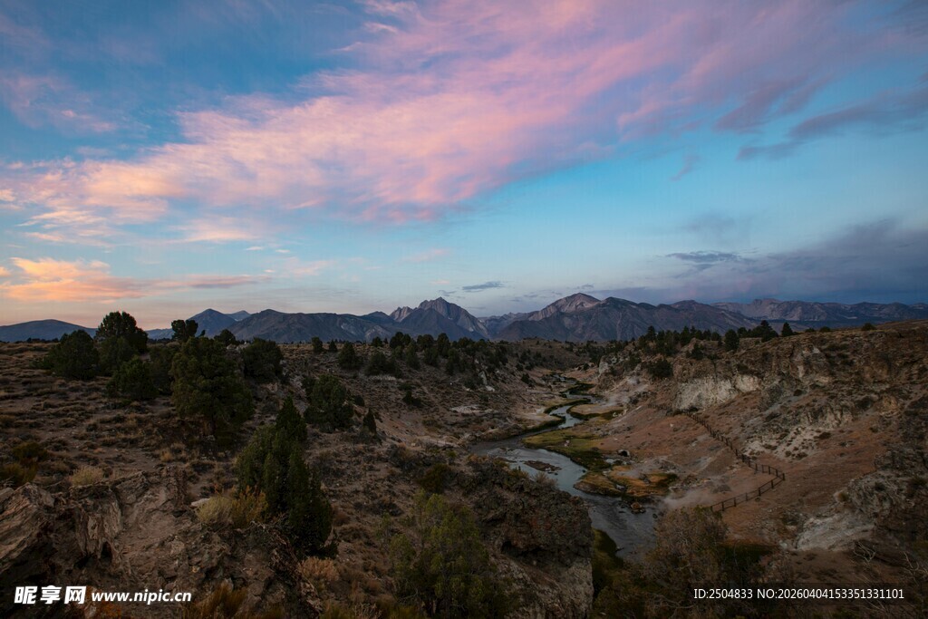 山间暮色绝美自然风光