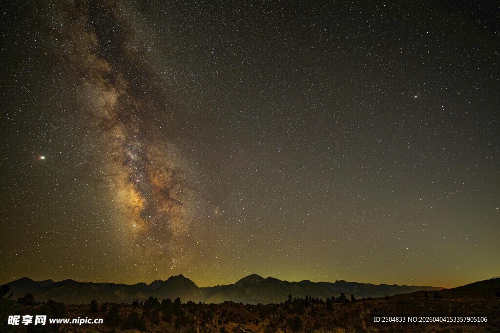 壮丽夜空下的璀璨星河