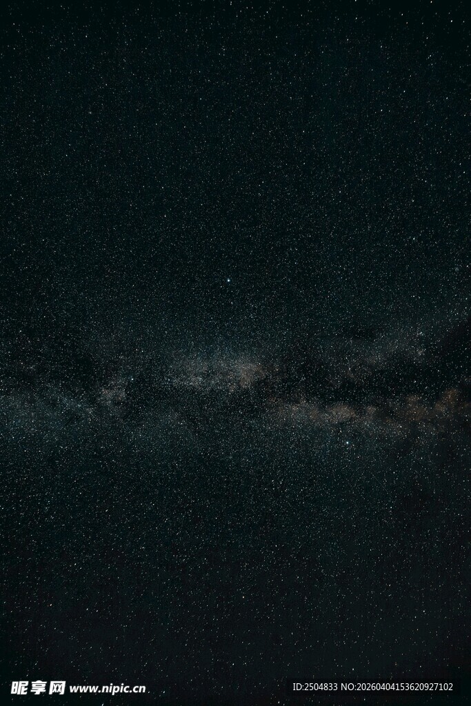 夜空下的深邃黑暗景象
