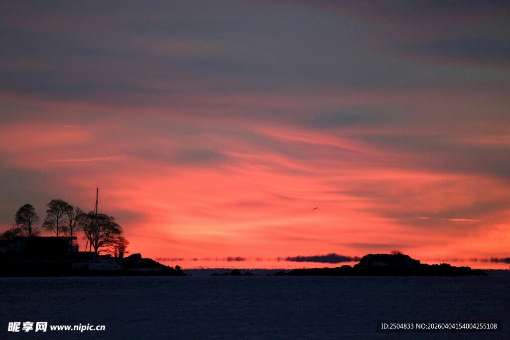 海边绚丽晚霞风景图