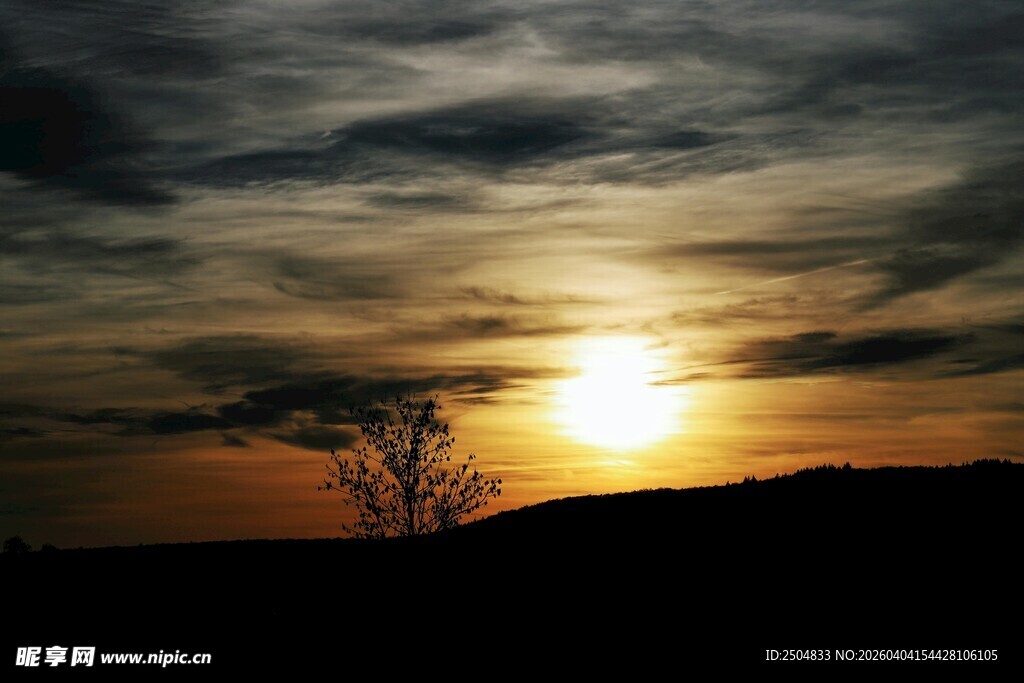 日落时分的美丽天际线