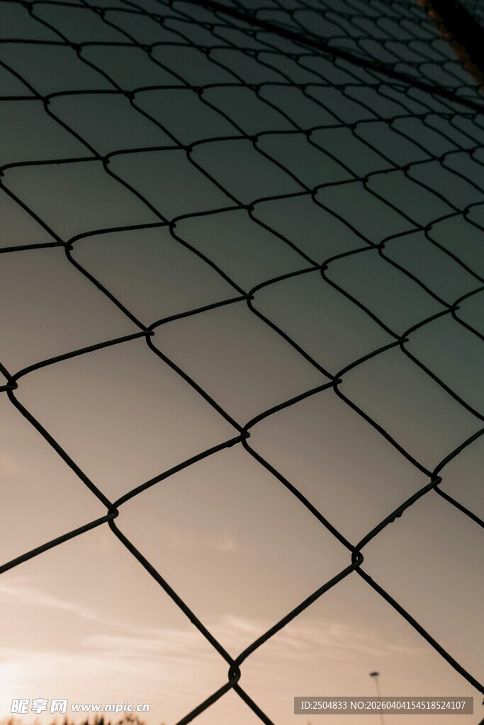 金属菱形网格围栏特写