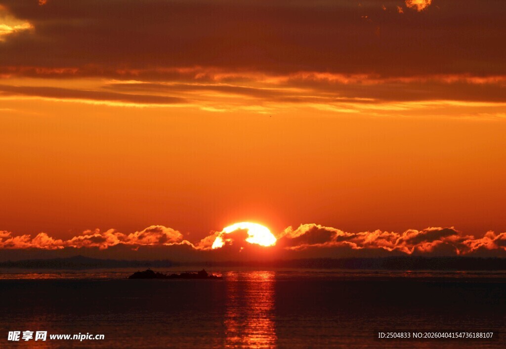 海上壮丽落日美景