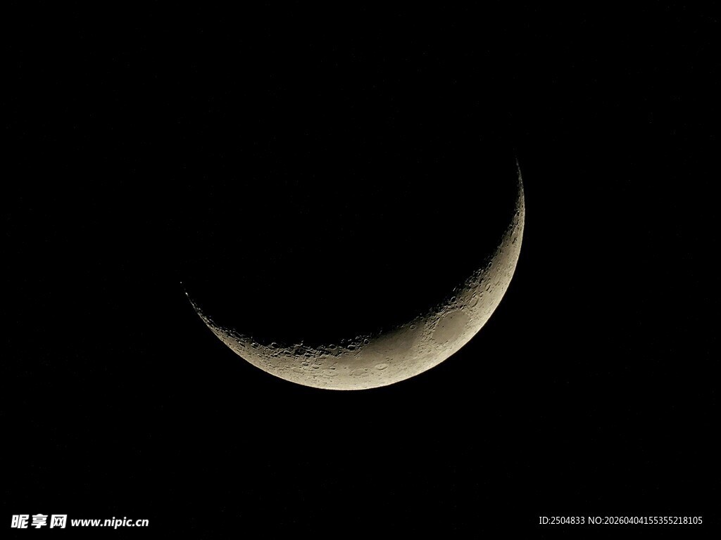 夜空中的弯弯新月