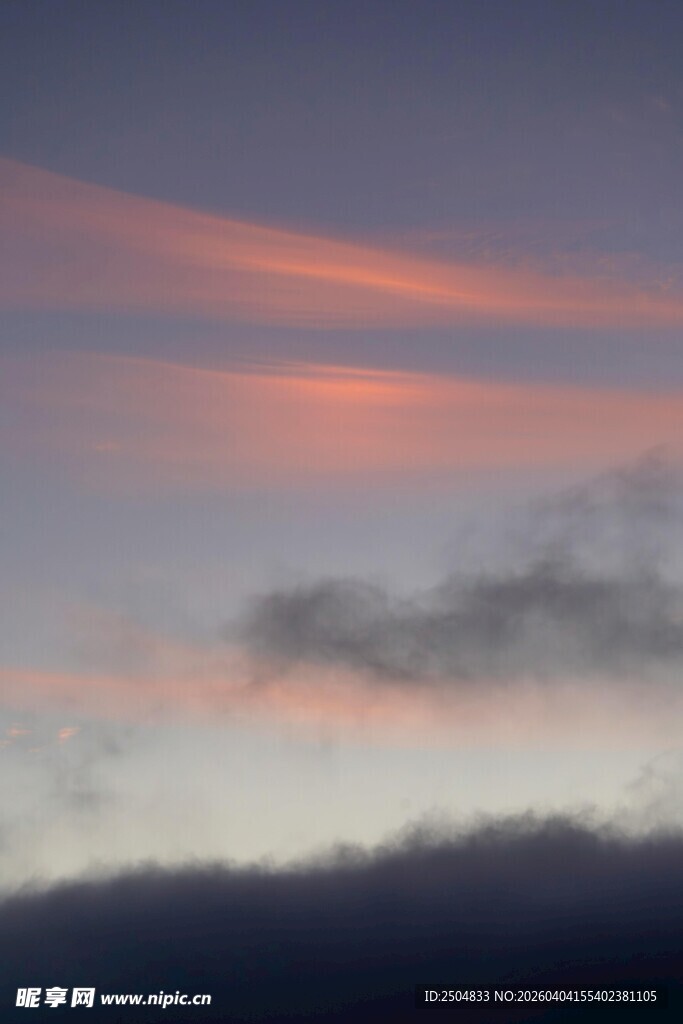 黄昏天空的绚丽云彩