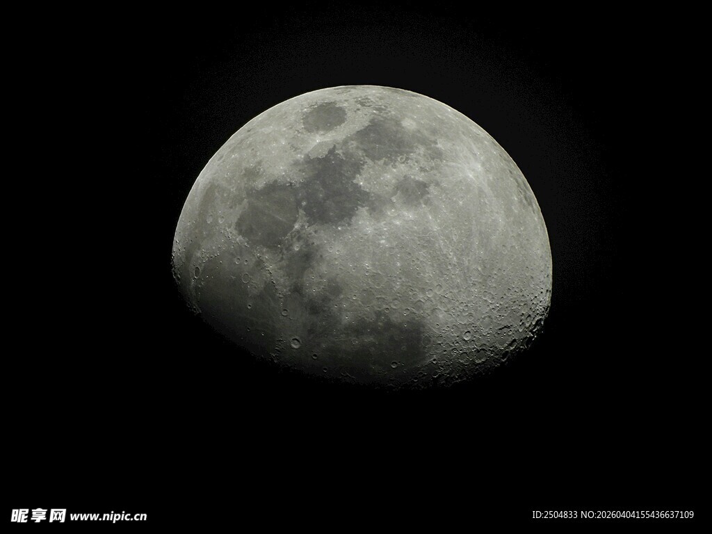 夜空中的半圆月亮