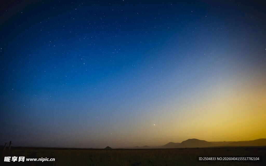 黄昏时分的开阔天际线