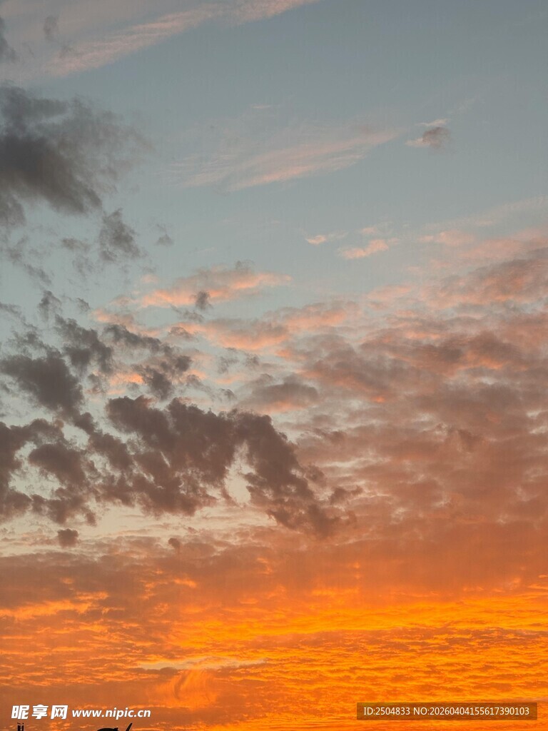 绚丽多彩的日落天空景象