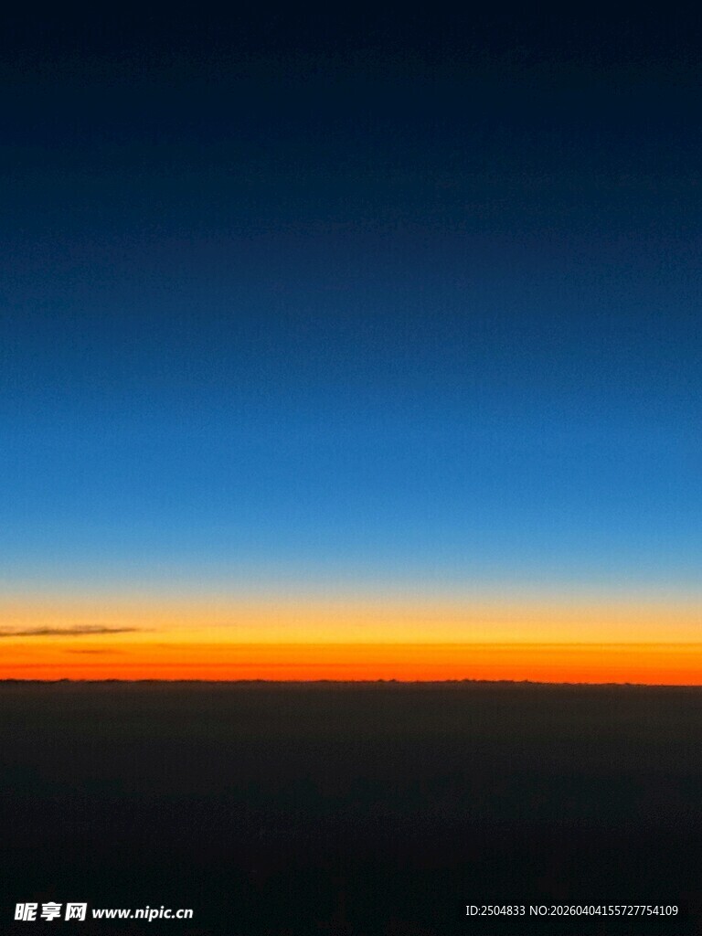 日出时分的天际美景