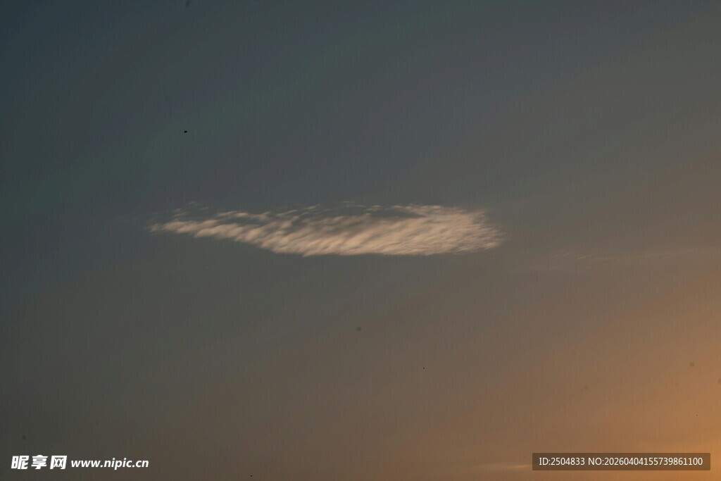 天空中的独特云朵