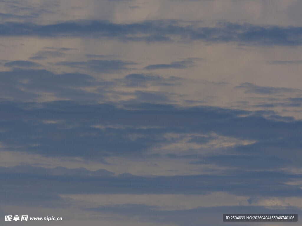 天空中的层叠云彩