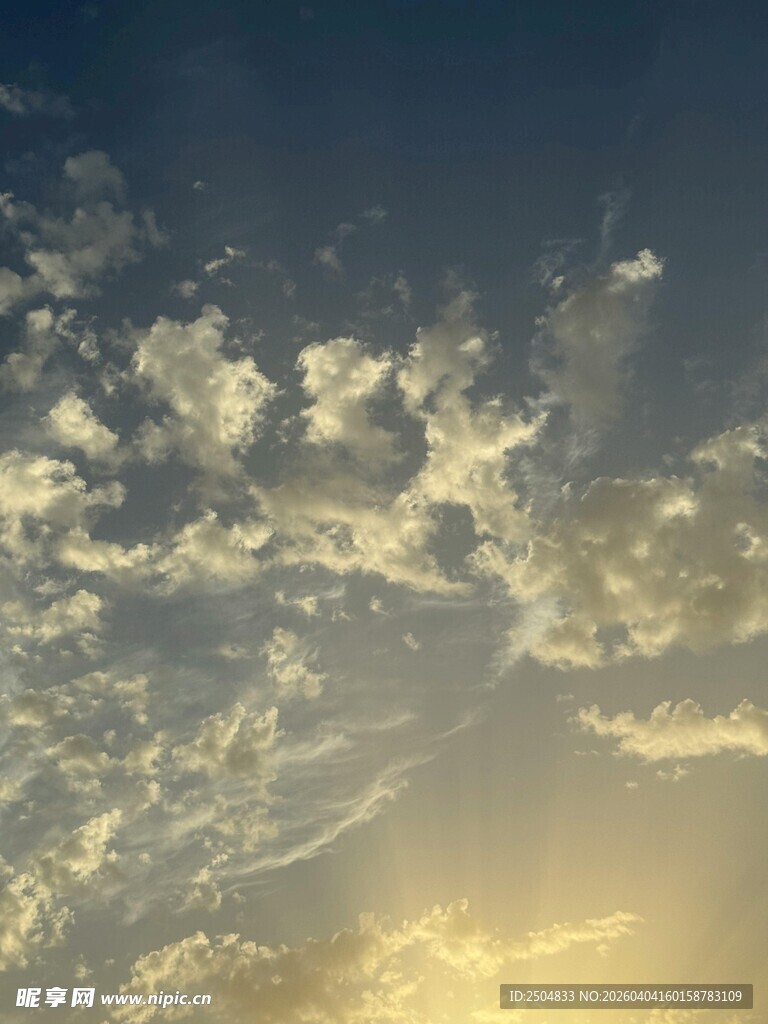 黄昏时分的梦幻天空