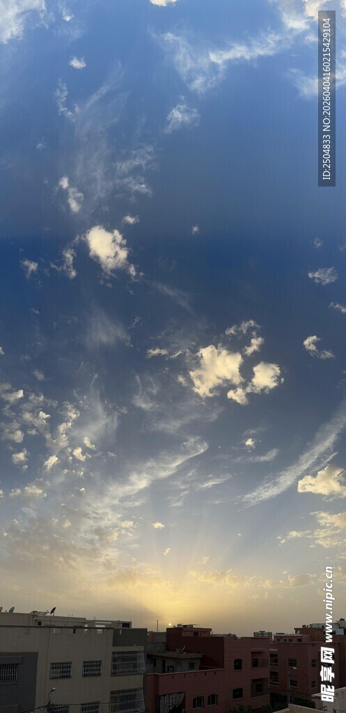 夕阳下的城市天空美景