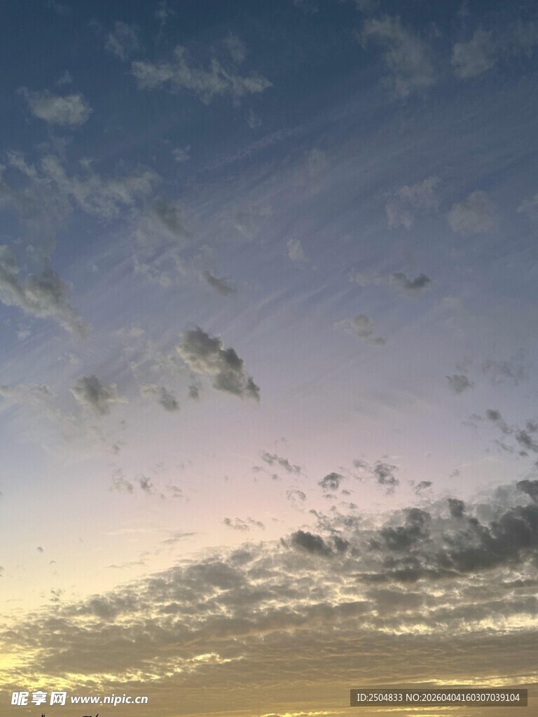 黄昏时分的天空美景