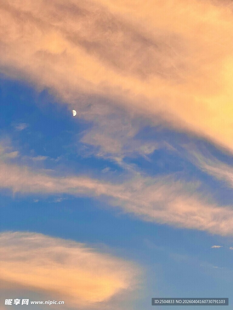 黄昏天空中的璀璨星辰