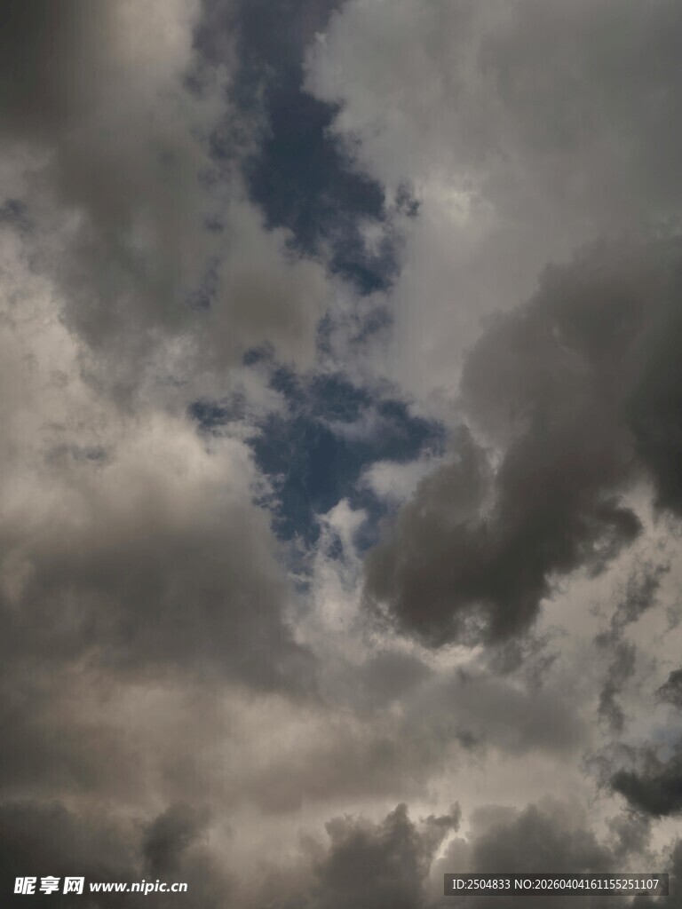 阴云密布的天空景象