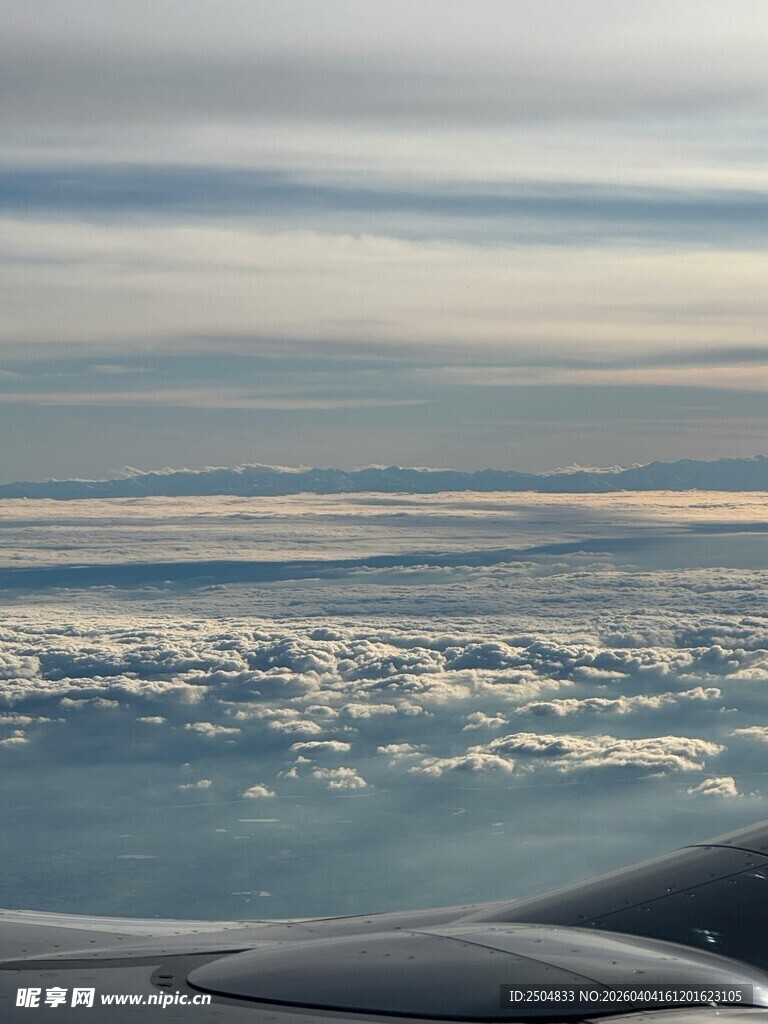 机窗外的云海壮丽景观
