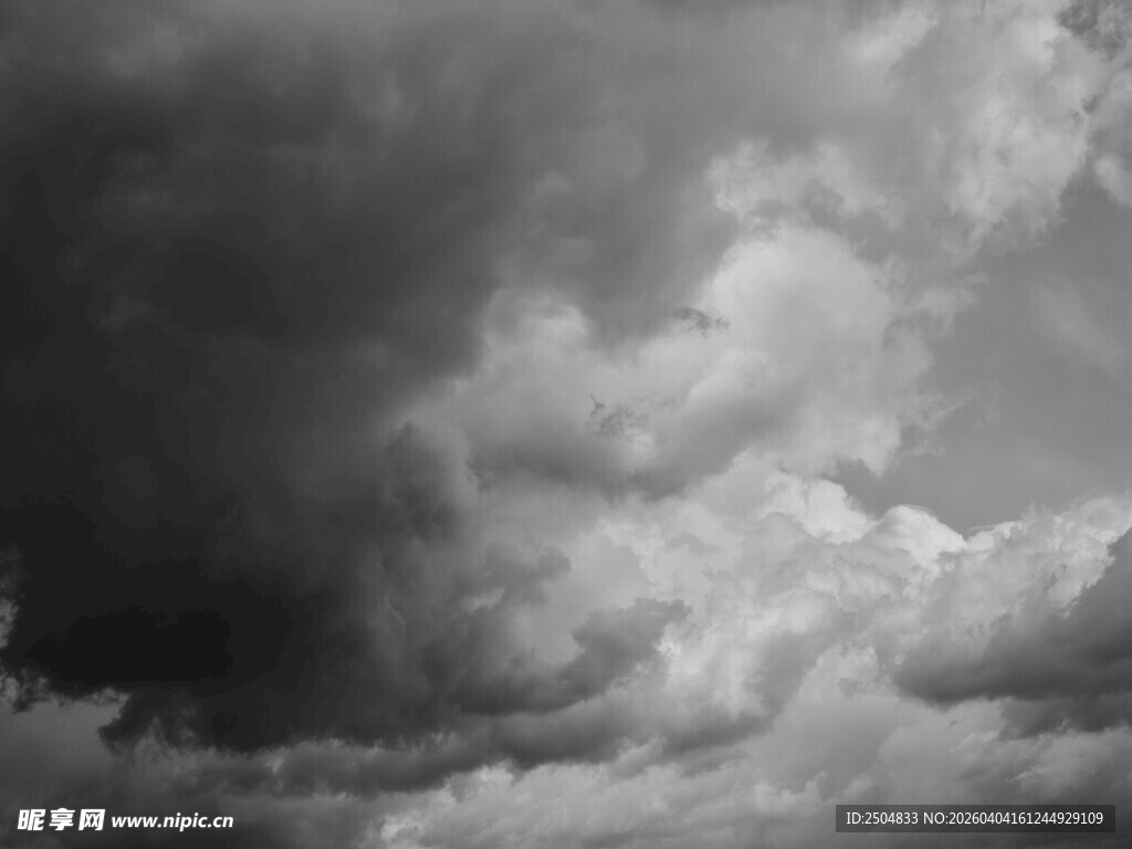 乌云密布的 沉天空