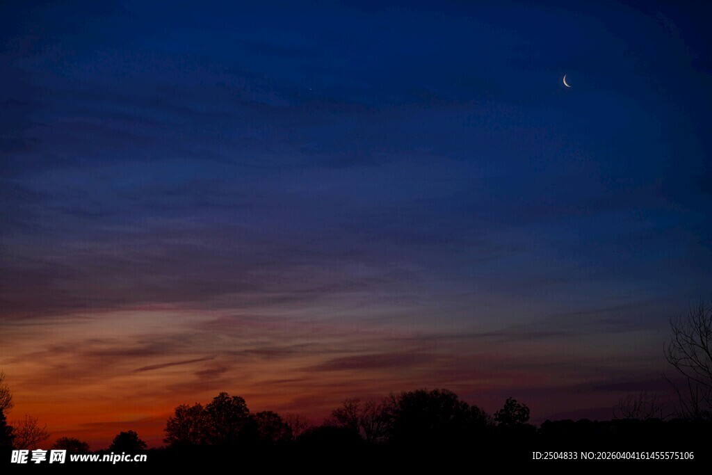 黄昏时分的美丽天空景色