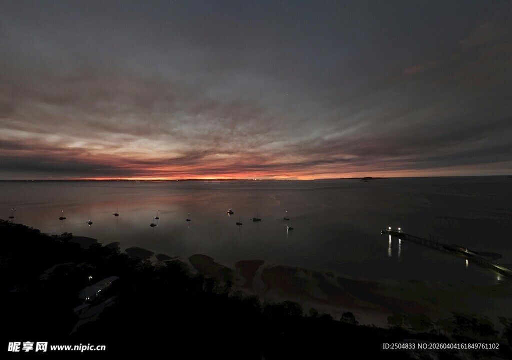 海边绚烂日落美景