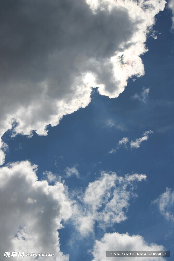 蓝天之上的流云