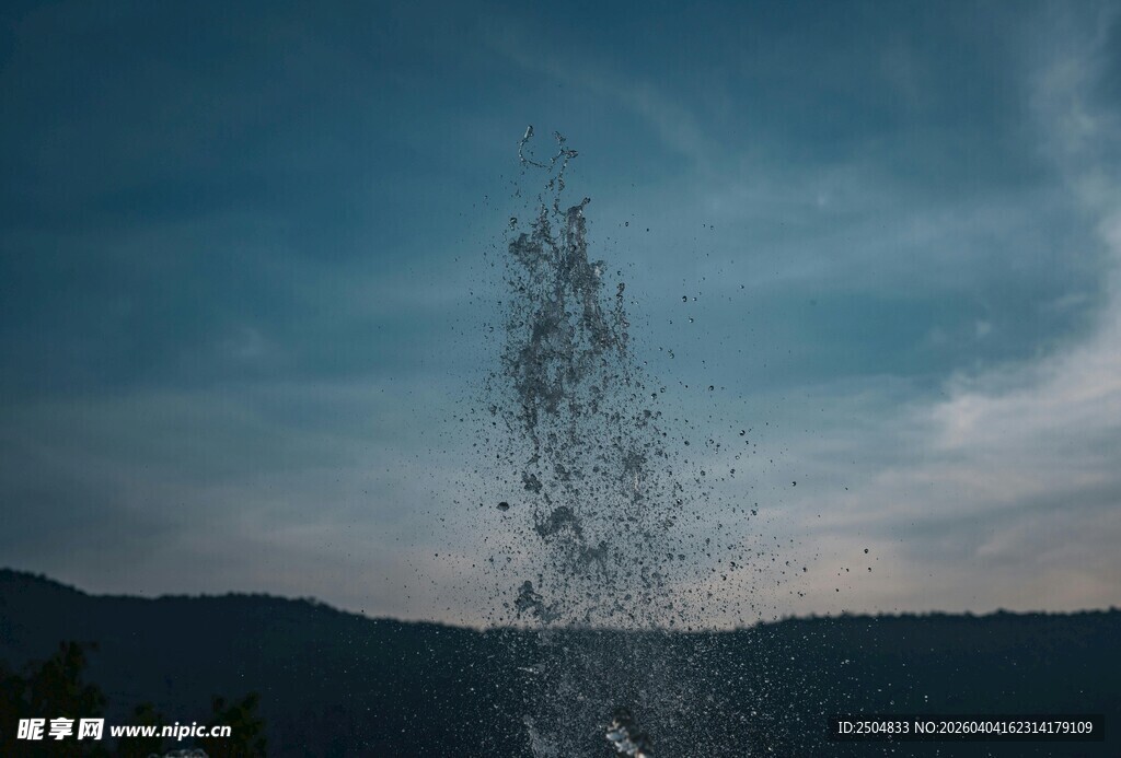 夕阳下的喷泉美景