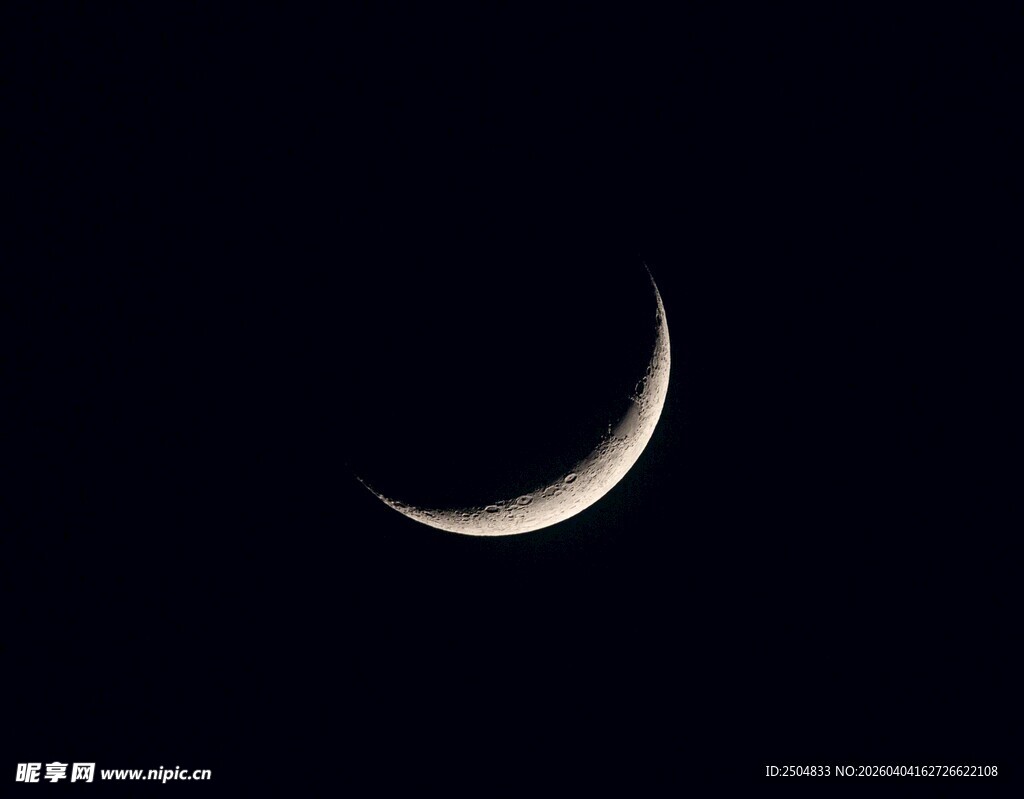 夜空中的弯弯月亮