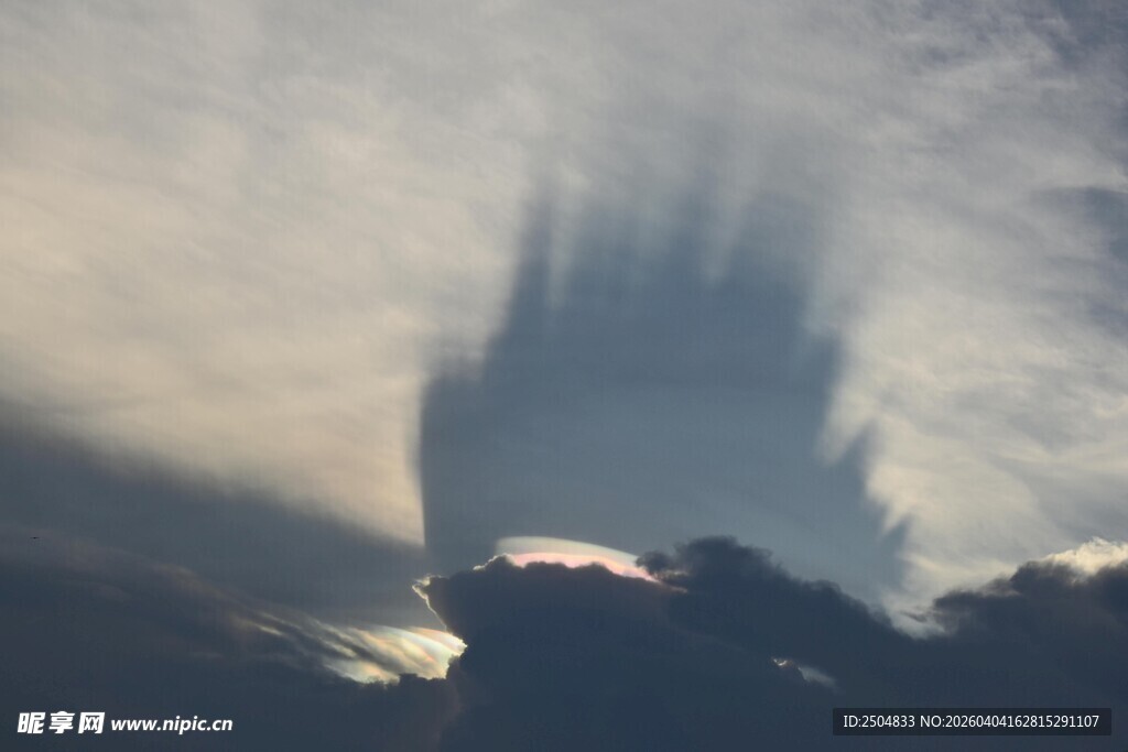 天空中奇特的云朵形态