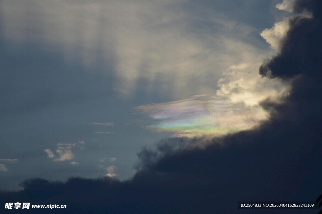 天空中绚丽的云彩景观
