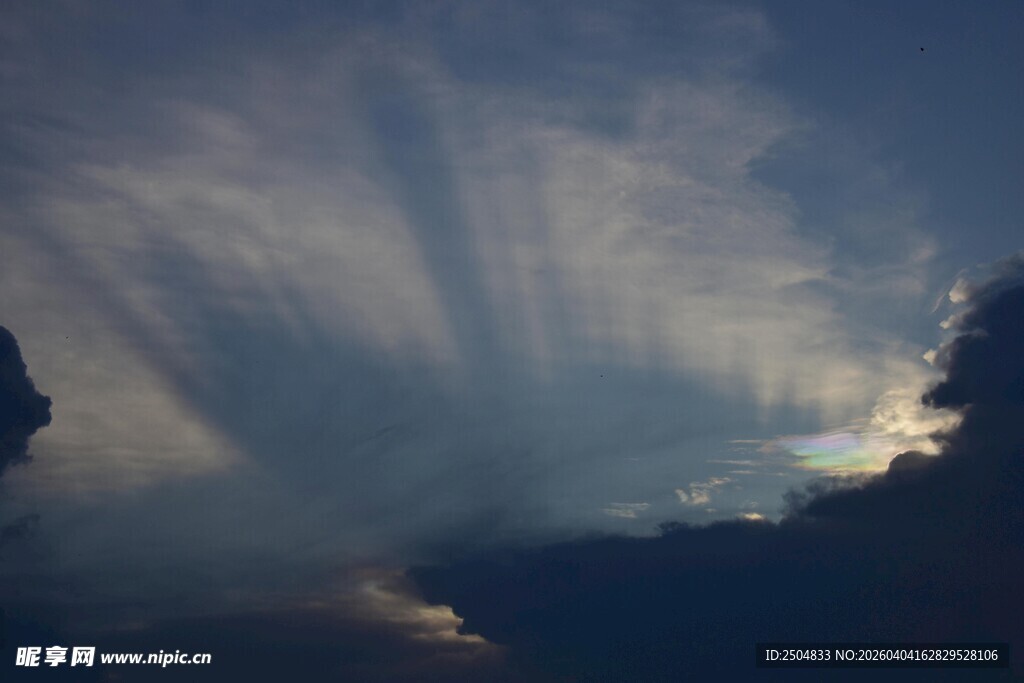 天空中的绚丽云彩