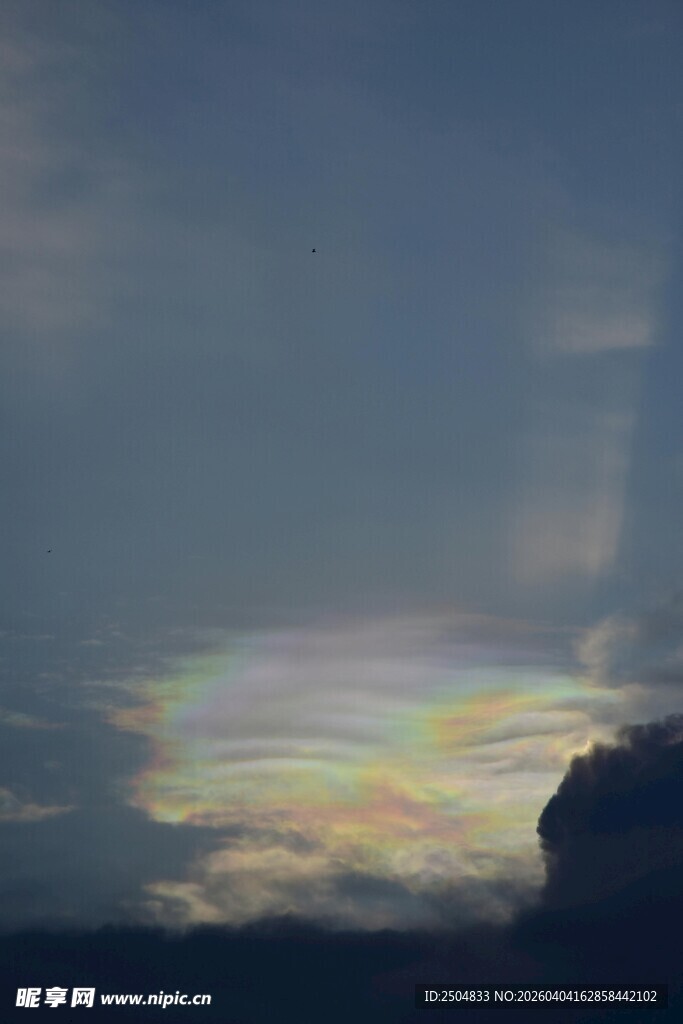 黄昏时分的绚丽天空