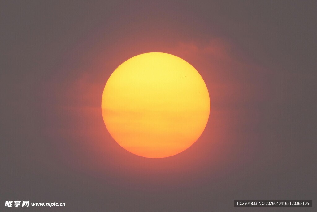 夕阳西下的温暖红日