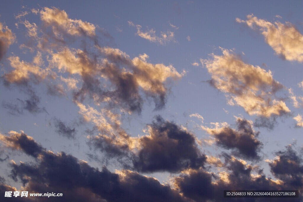 夕阳下的绚烂云彩