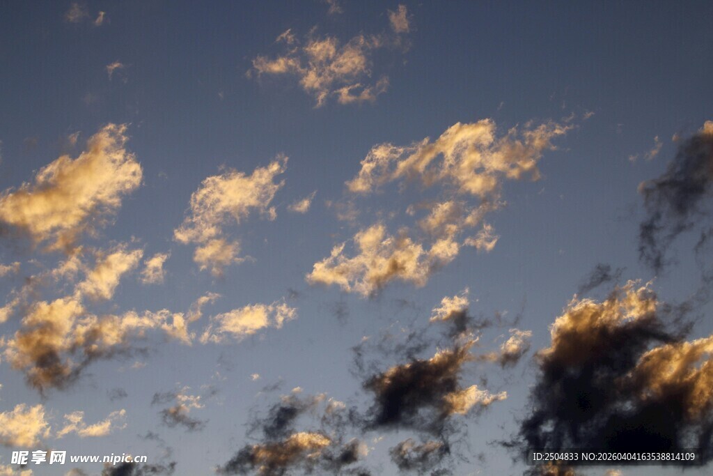 夕阳下的绚丽云彩