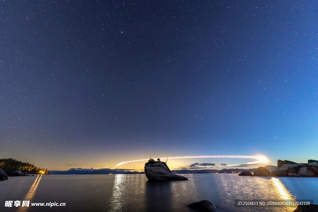 海边暮色中的宁静美景