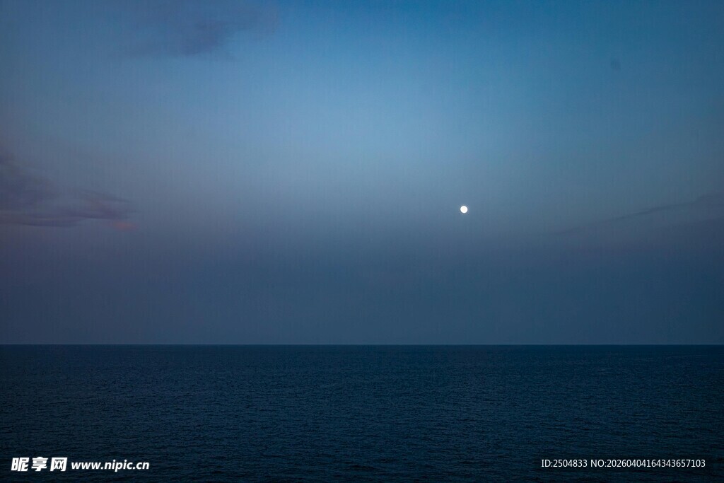 海上月夜 静谧美好