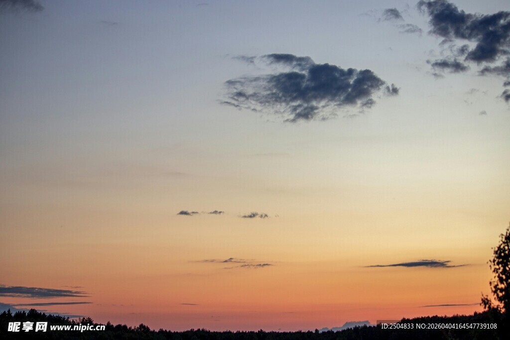 黄昏时分的美丽天空景色