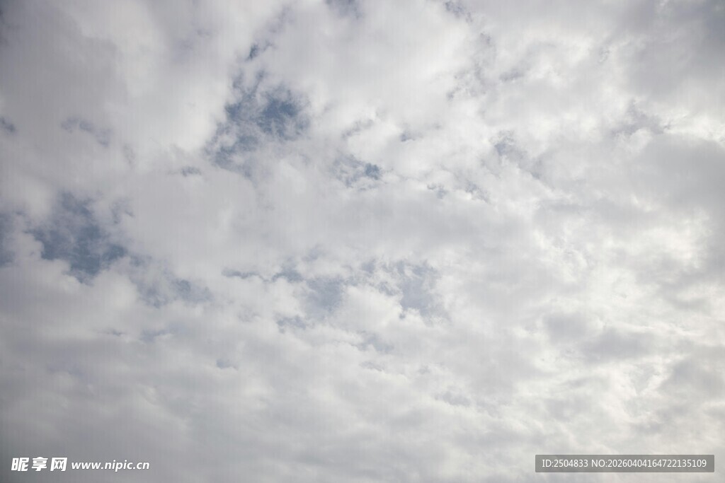 天空中的云朵景象